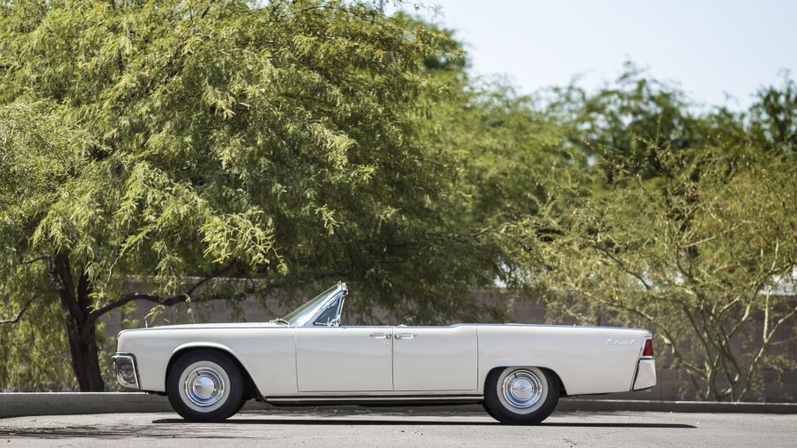  Lincoln Continental Convertible (74A) 1961 года  (фото 12 из 30)